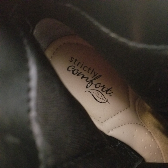 Thredup(PRICE IS FIRM!)Strictly Comfort Heeled Booties - Picture 4 of 10